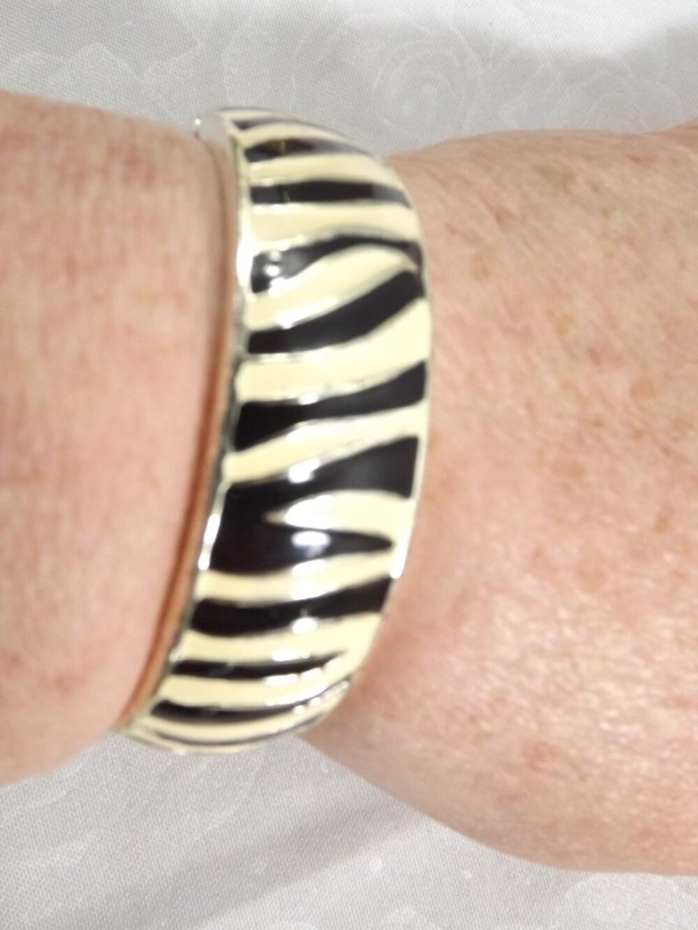 Vintage Zebra Style Enamel Hinged Bracelet